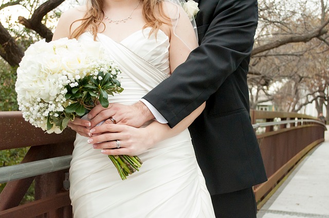 自分たちで結婚式ムービー業者に依頼する方法のメリットとデメリット