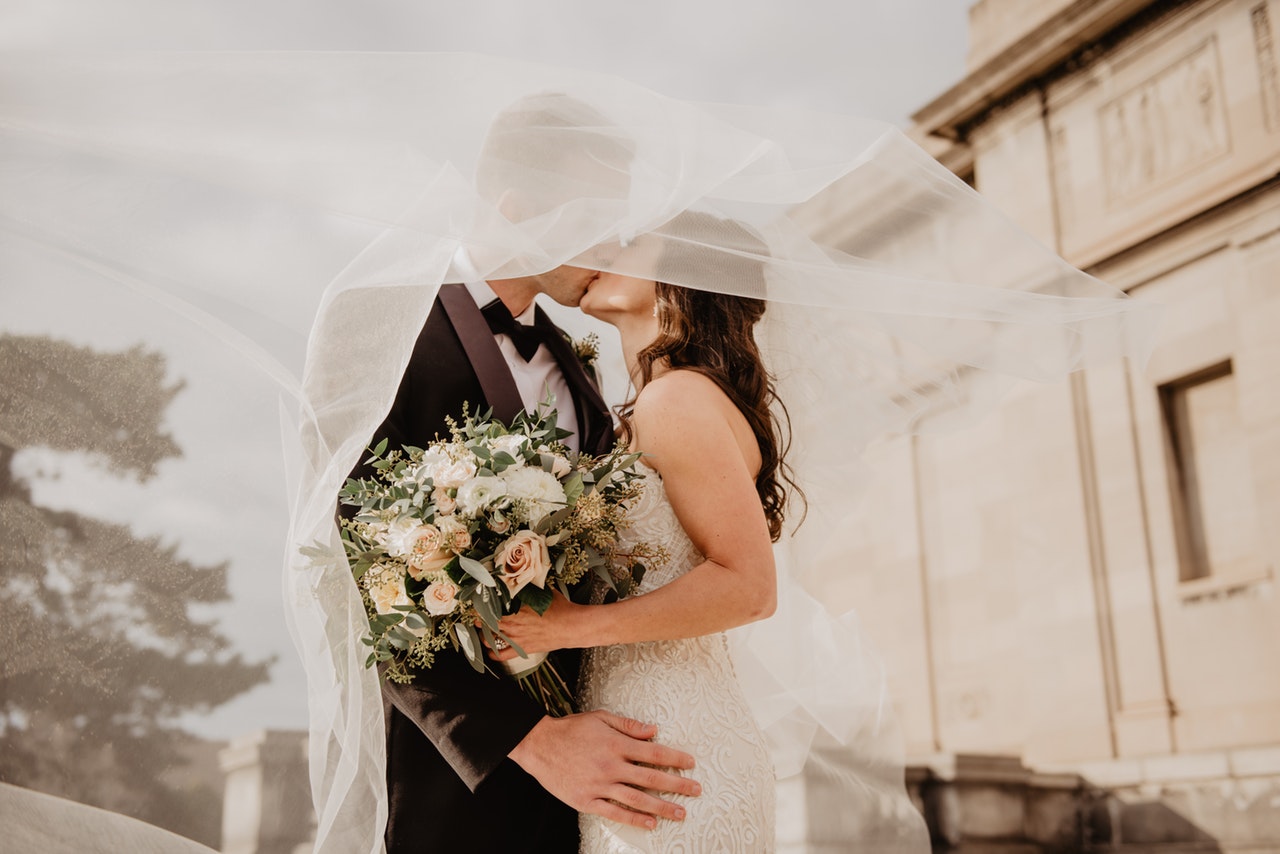 時間がないときに結婚式ムービー業者に頼むデメリットは？